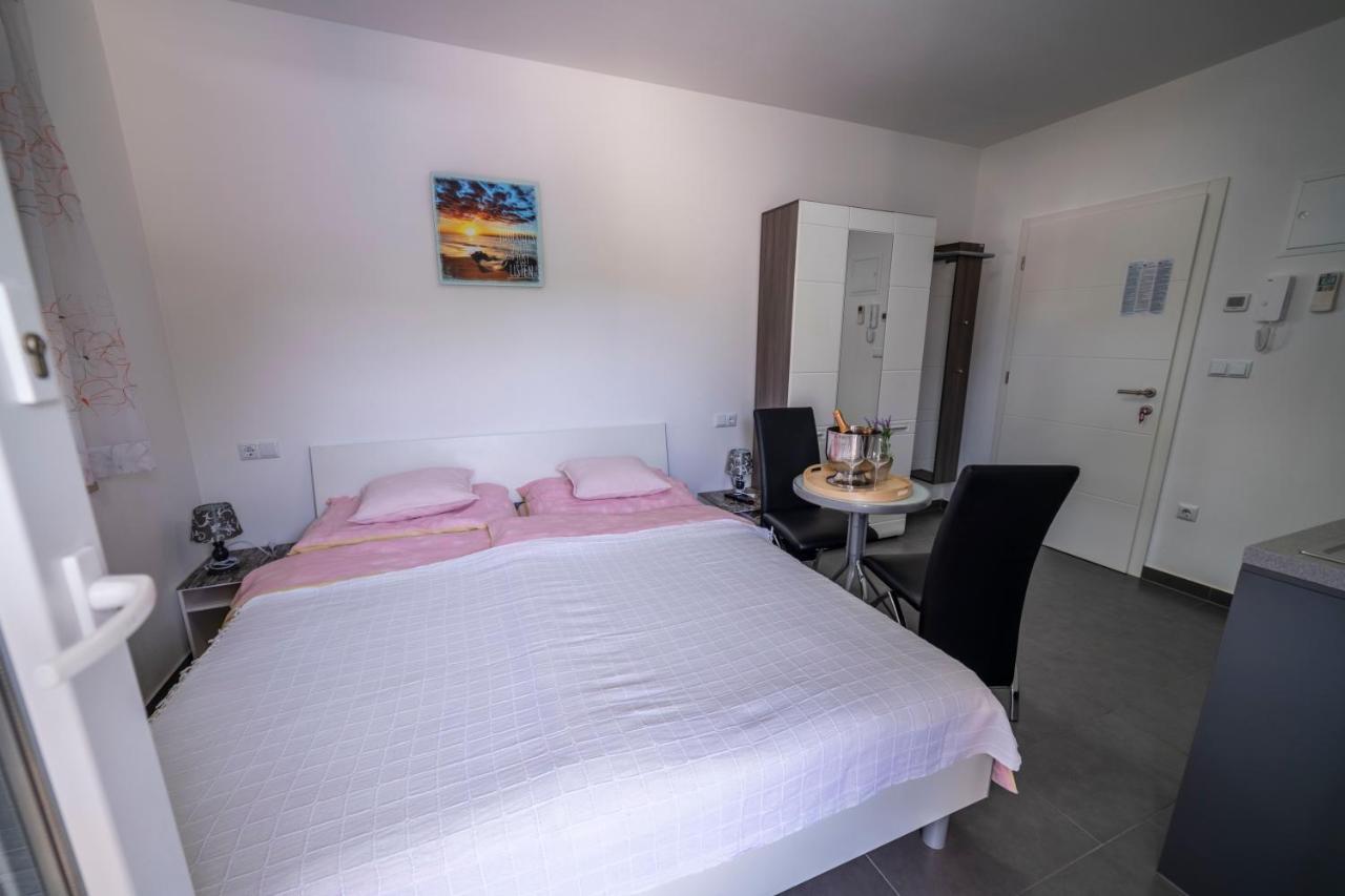 Apartments Adriana プーラ エクステリア 写真