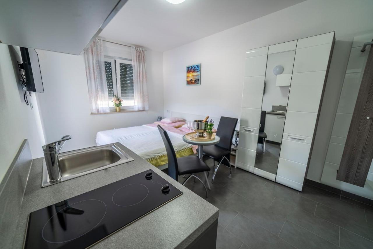 Apartments Adriana プーラ エクステリア 写真