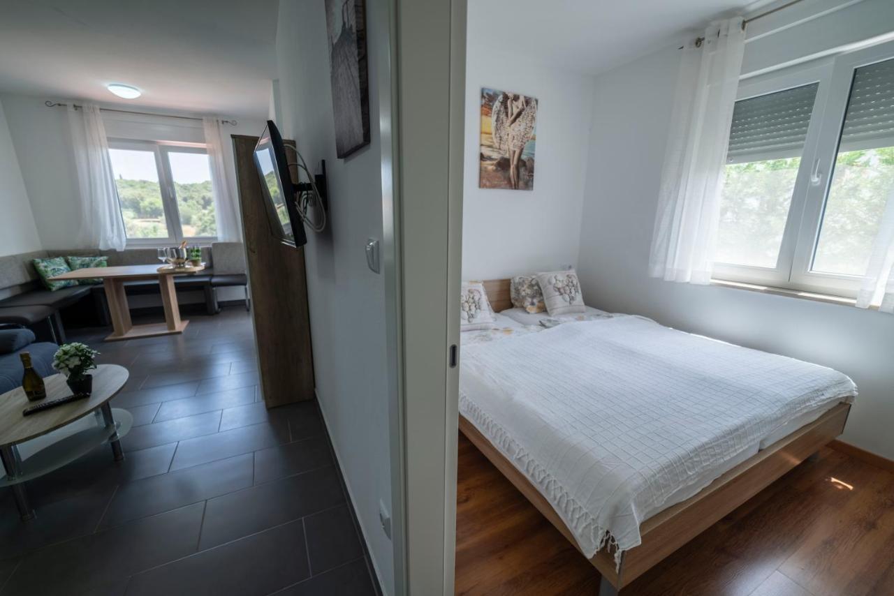 Apartments Adriana プーラ エクステリア 写真