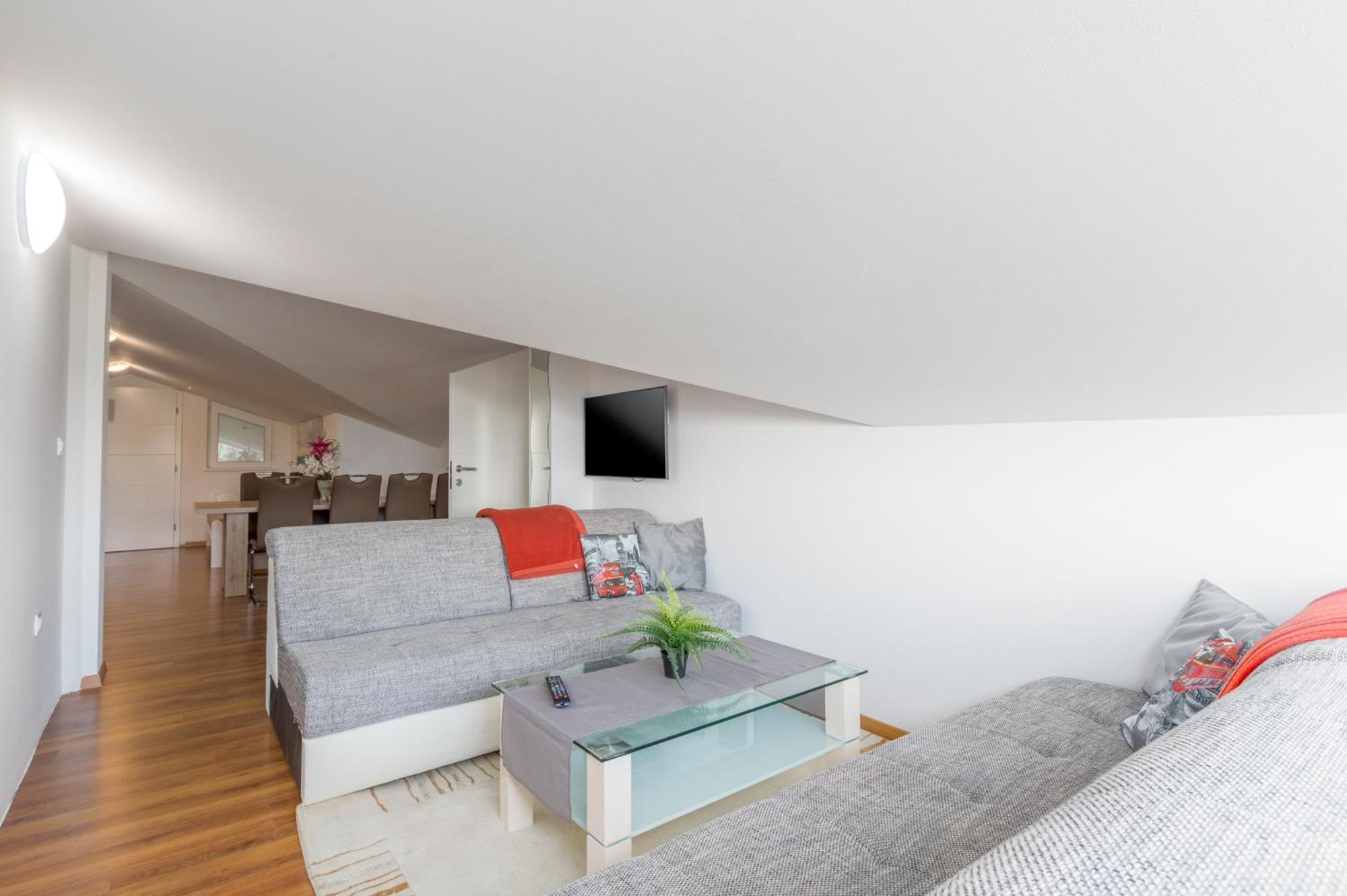 Apartments Adriana プーラ 部屋 写真